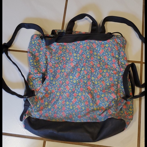Floral backpack - Picture 2 of 3